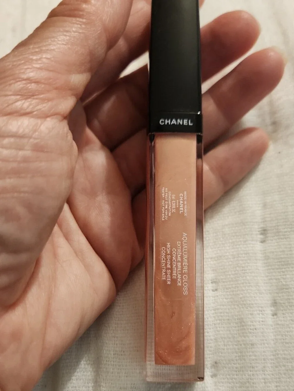 CHANEL Rouge Coco Gloss in Peachy Nude